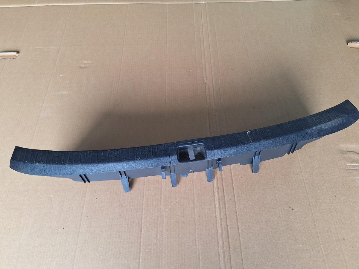 Ornament finitie portbagaj TOYOTA COROLLA _E21_ 2018 -> 1.8 Hybrid 2ZR-FXE 58387-02340 5838702340
