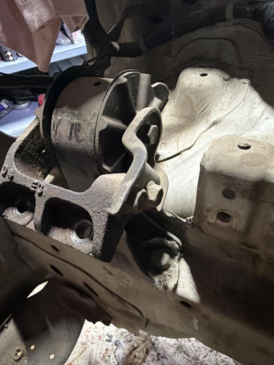 Suport tampon motor dreapta SUZUKI ALTO FF 2004 - 2009 1.1 F10D, F10DN