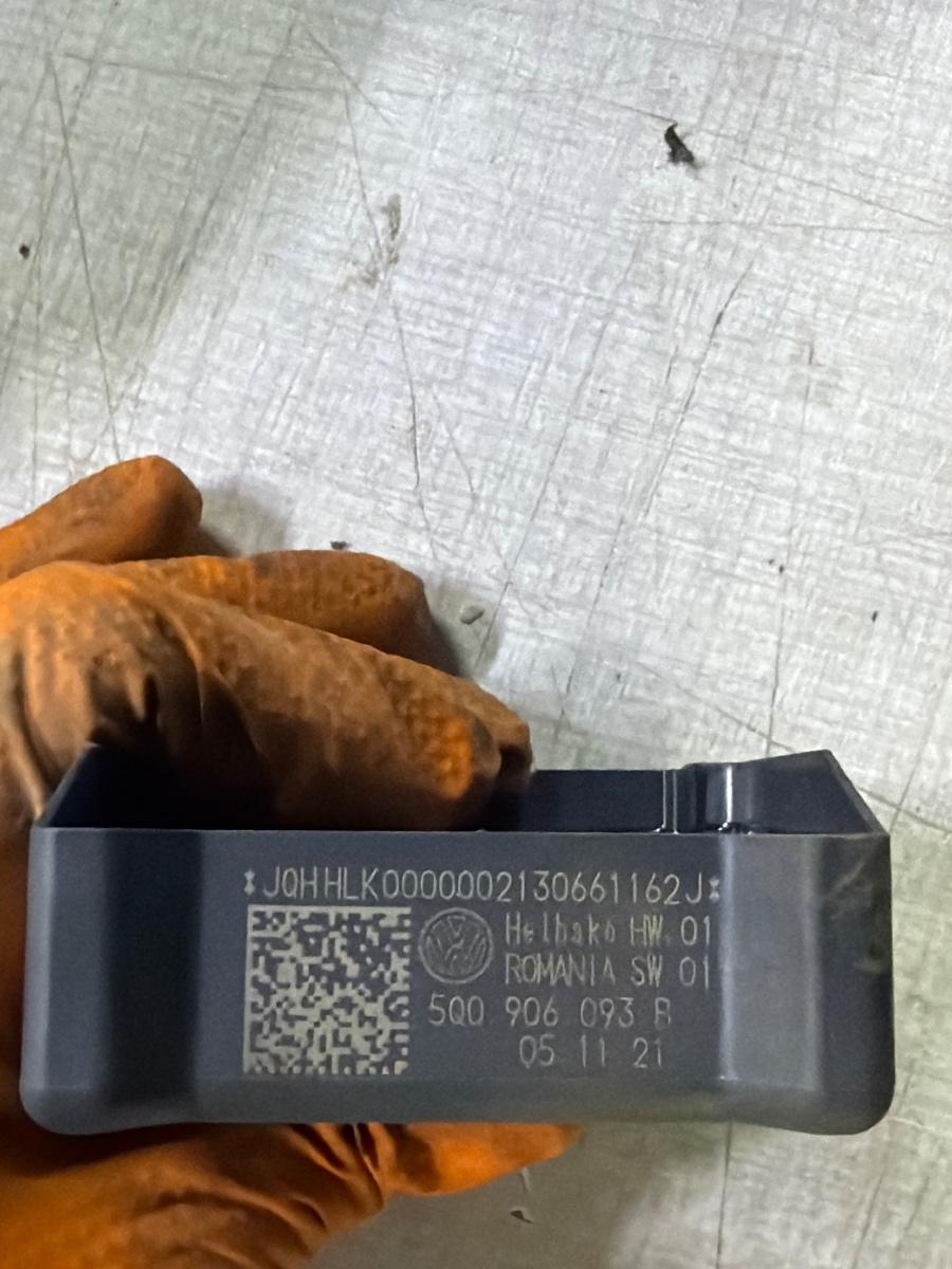Releu pompa de combustibil SKODA KAMIQ [ 2018 -> ] 1.5 TSI ACT EVO DPCA 5Q0906093B