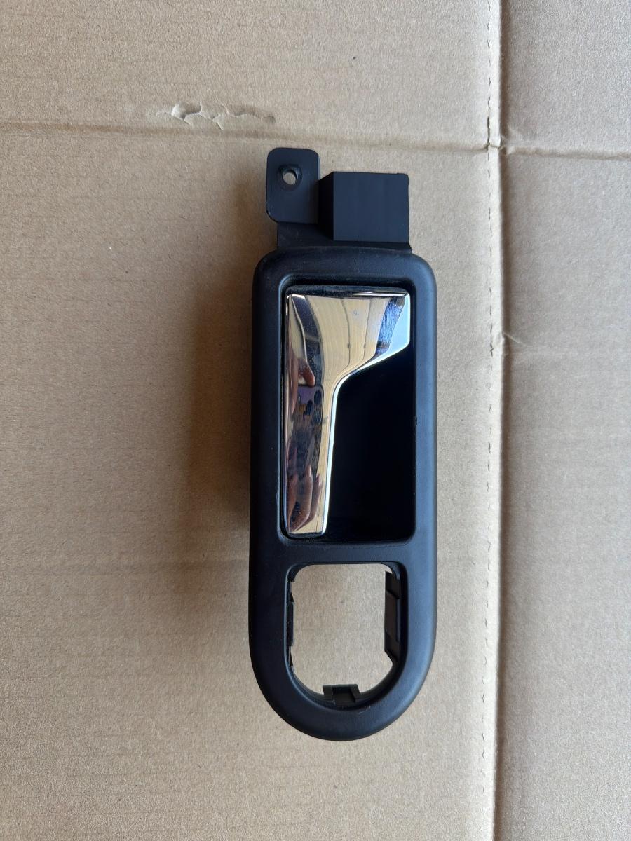 Maner interior portiera fata stanga VOLKSWAGEN PASSAT 3B3 2000 - 2005 1.9 TDI AVF, AWX 3B1837113