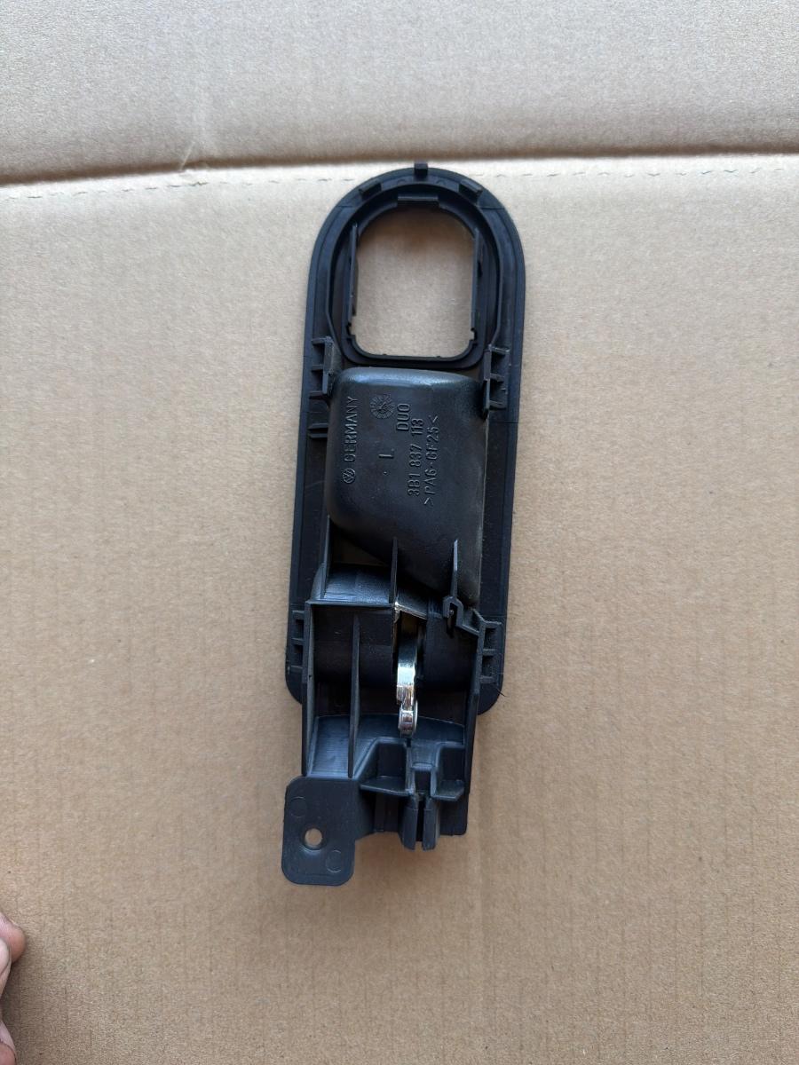 Maner interior portiera fata stanga VOLKSWAGEN PASSAT 3B3 2000 - 2005 1.9 TDI AVF, AWX 3B1837113