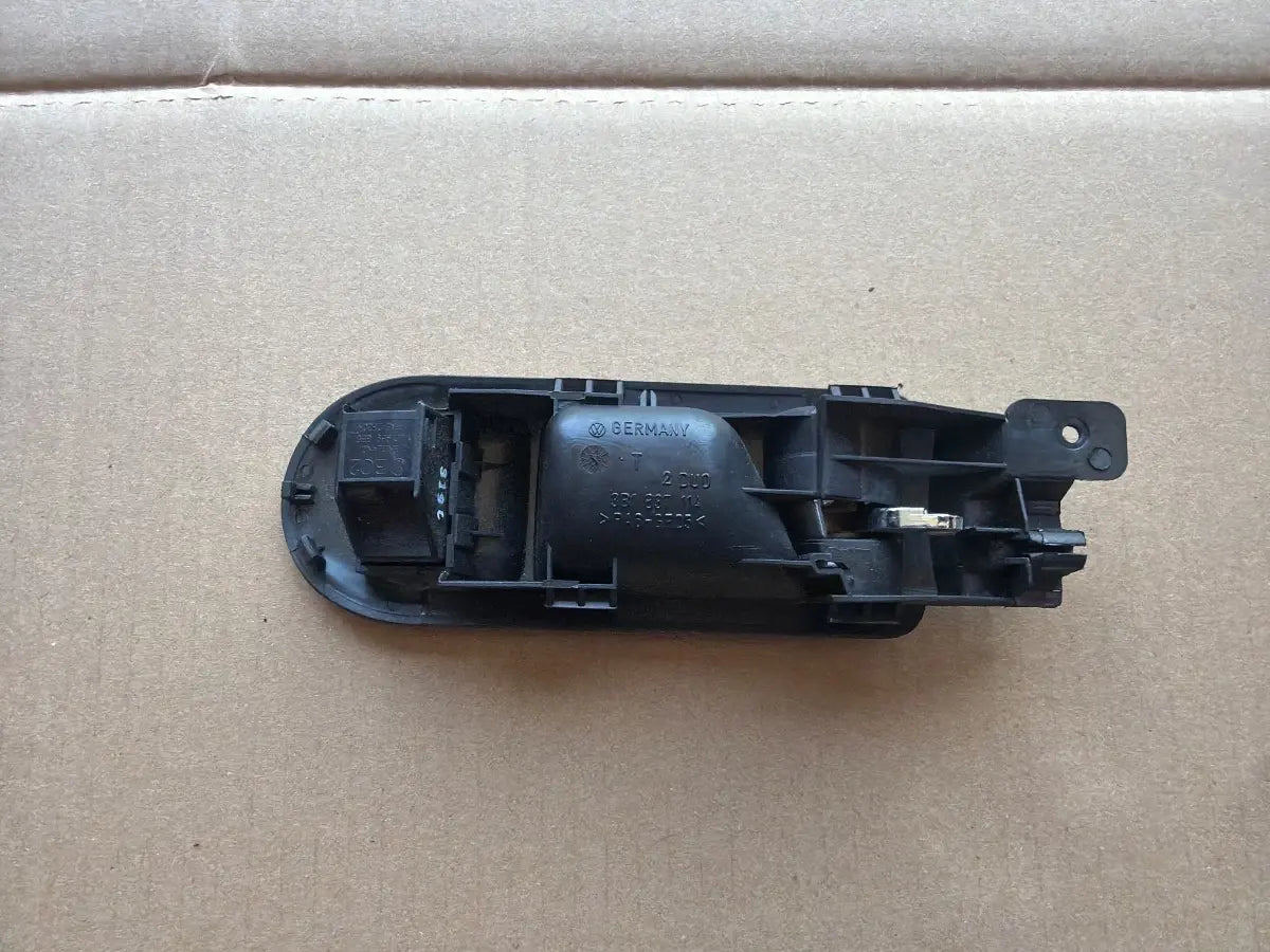 Maner interior portiera dreapta fata VOLKSWAGEN PASSAT 3B3 2000 - 2005 1.9 TDI AVF, AWX 3B1837114