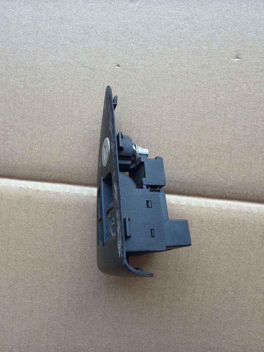 Buton deschidere usita rezervor VOLKSWAGEN PASSAT 3B3 2000 - 2005 1.9 TDI AVF, AWX 1J0959831A