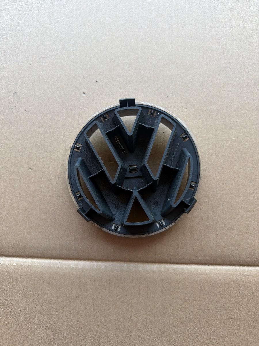Sigla / Emblema fata VOLKSWAGEN PASSAT 3B3 2000 - 2005 1.9 TDI AVF, AWX 3B0853601C