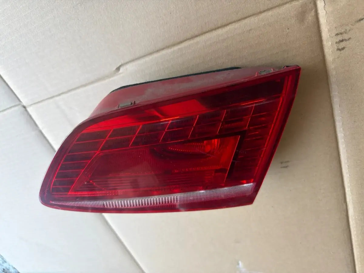 Stop hayon dreapta VOLKSWAGEN PASSAT 365 2010 - 2014 2.0 TDi BlueMotion CFFB 3AF945308E