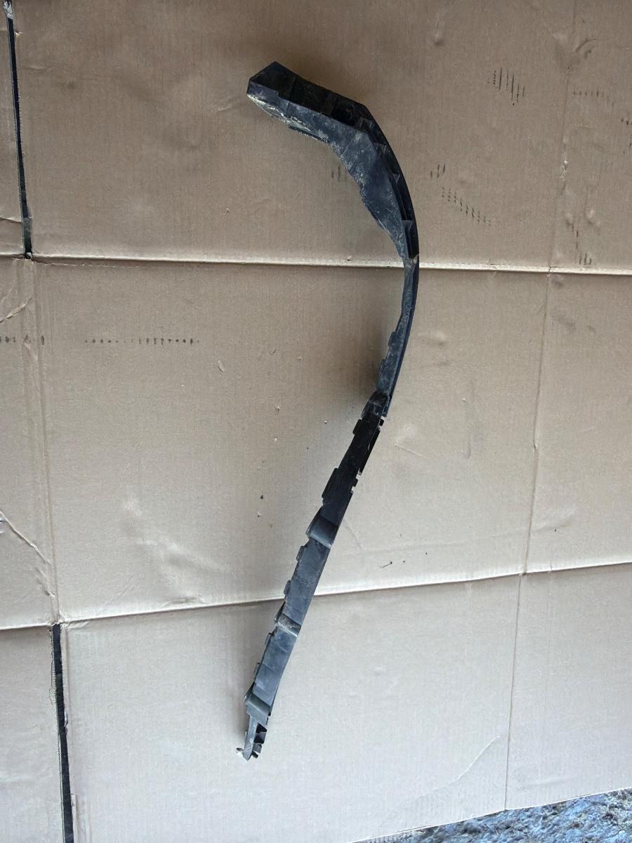 Suport bara de protectie spate dreapta VOLKSWAGEN PASSAT 365 2010 - 2014 2.0 TDi BlueMotion CFFB 3AF807394