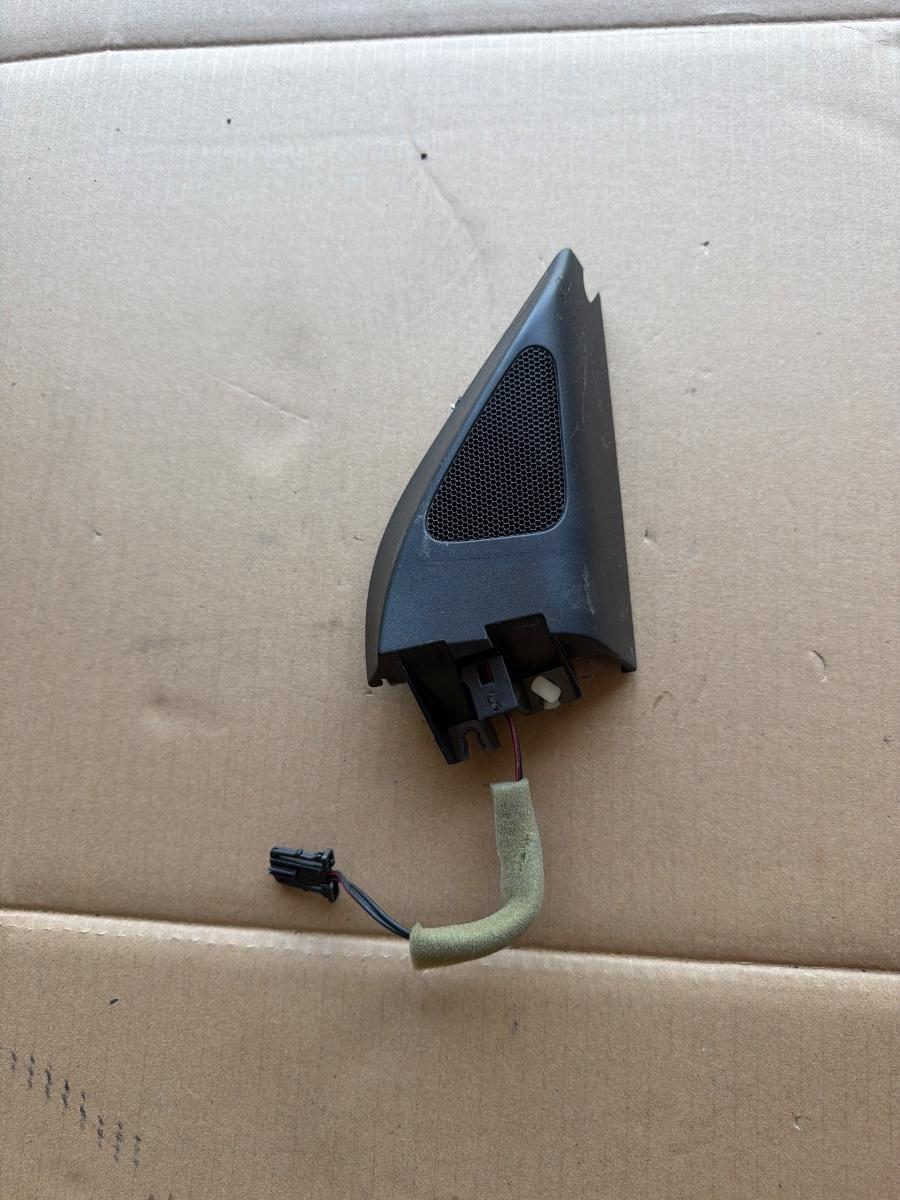 Difuzor de inalta frecventa portiera dreapta fata VOLKSWAGEN PASSAT 365 2010 - 2014 2.0 TDi BlueMotion CFFB 3C8035411