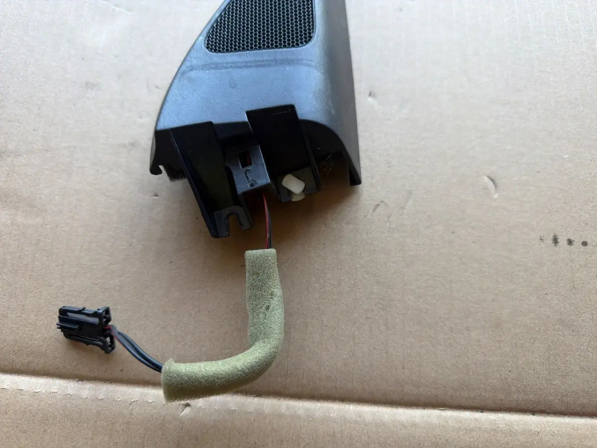 Difuzor de inalta frecventa portiera dreapta fata VOLKSWAGEN PASSAT 365 2010 - 2014 2.0 TDi BlueMotion CFFB 3C8035411