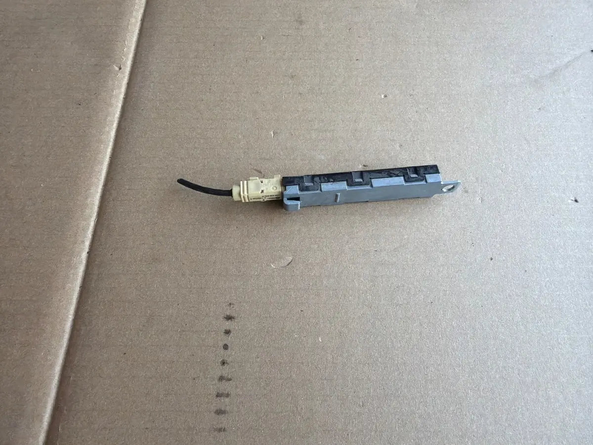 Amplificator semnal antena VOLKSWAGEN PASSAT 365 2010 - 2014 2.0 TDi BlueMotion CFFB 3AF035552A