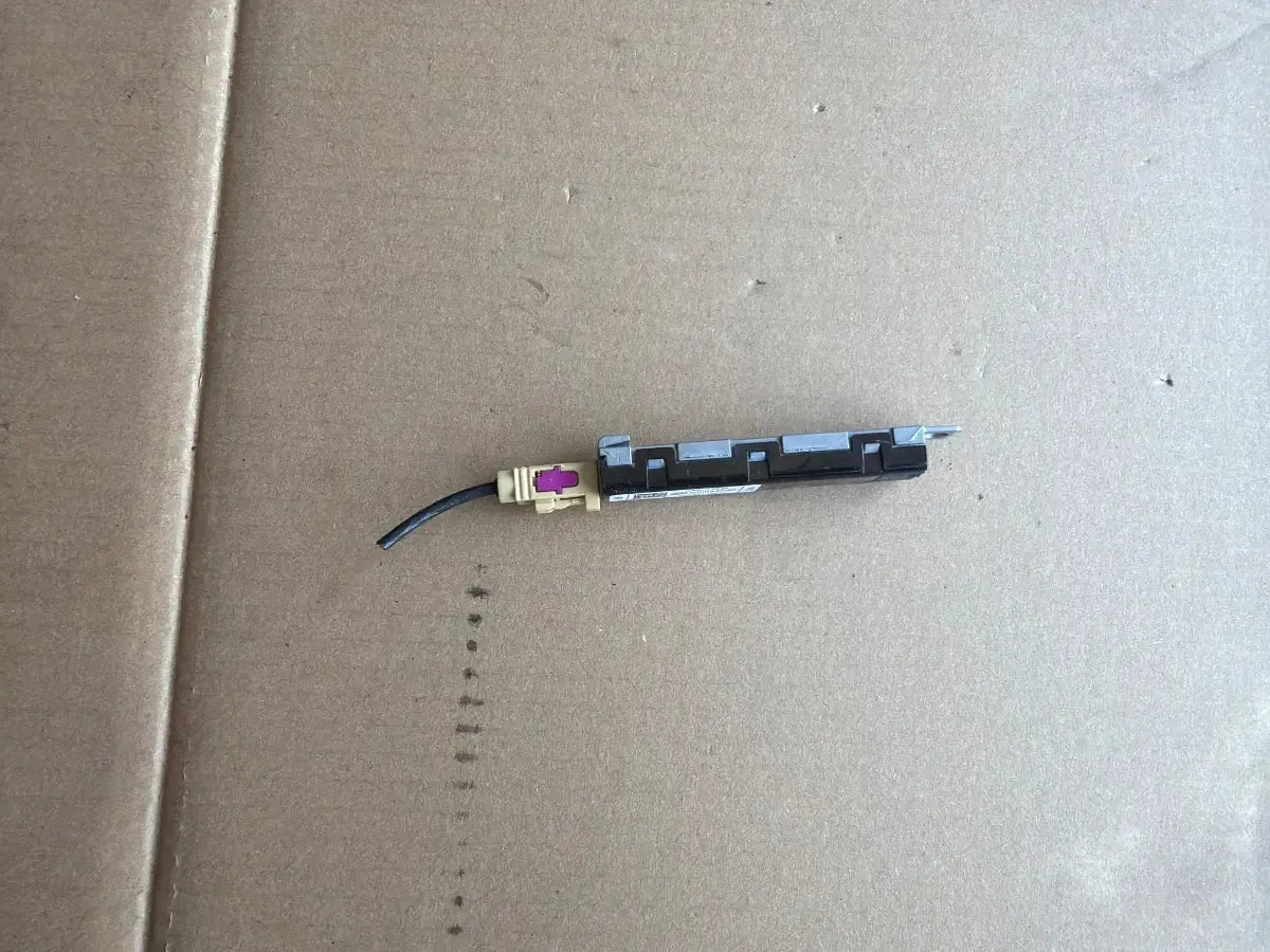 Amplificator semnal antena VOLKSWAGEN PASSAT 365 2010 - 2014 2.0 TDi BlueMotion CFFB 3AF035552A