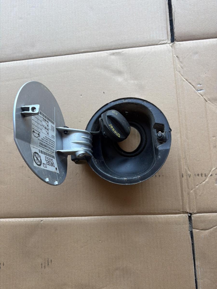 Ornament usita rezervor combustibil LA7W VOLKSWAGEN PASSAT 365 2010 - 2014 2.0 TDi 3AF809857