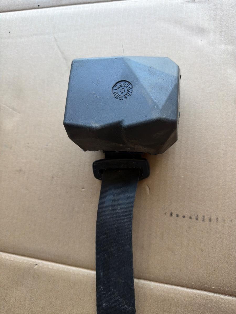 Centura de siguranta spate dreapta VOLKSWAGEN PASSAT 365 2010 - 2014 2.0 TDi BlueMotion CFFB 3C9857806J RAA