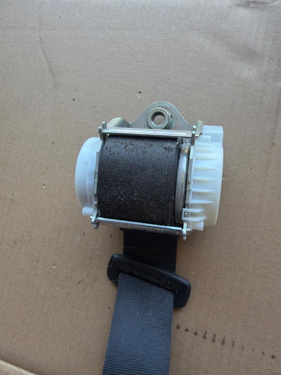 Centura de siguranta spate dreapta VOLKSWAGEN PASSAT 365 2010 - 2014 2.0 TDi BlueMotion CFFB 3C9857806J RAA