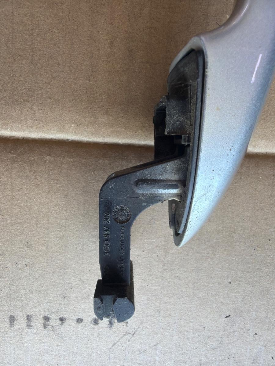 Maner exterior portiera fata dreapta VOLKSWAGEN PASSAT B7 365 2010 - 2014 , GRI LA7W 3C0837206