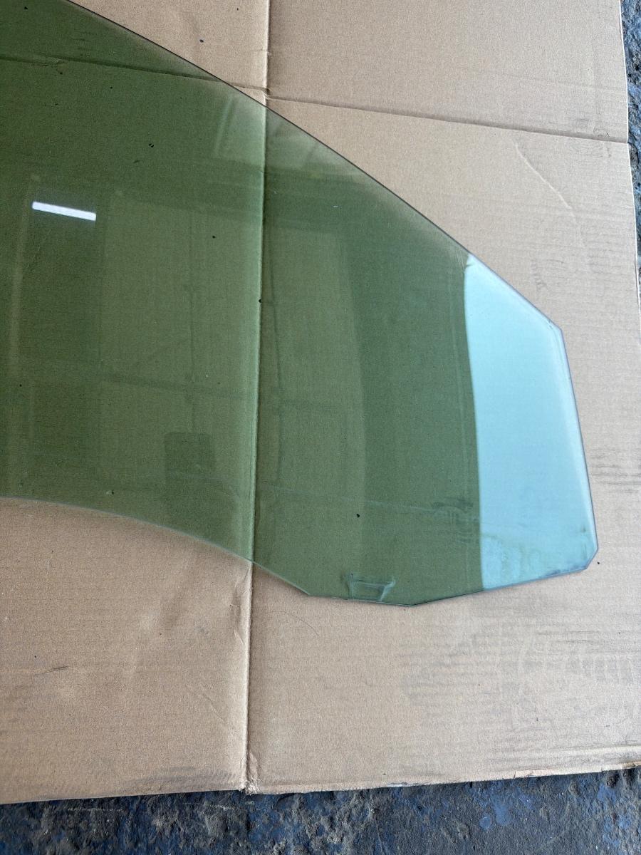 Geam portiera dreapta fata VOLKSWAGEN PASSAT 365 2010 - 2014 2.0 TDi BlueMotion CFFB SOLIVER 43R-00082 3C4845202B