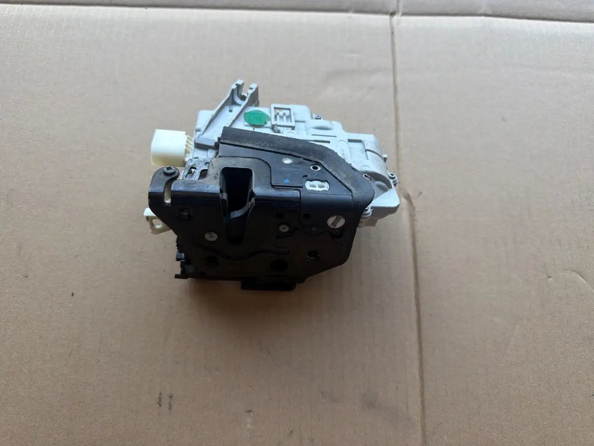 Broasca usa dreapta fata VOLKSWAGEN PASSAT 365 2010 - 2014 2.0 TDi BlueMotion CFFB 3C1837016B