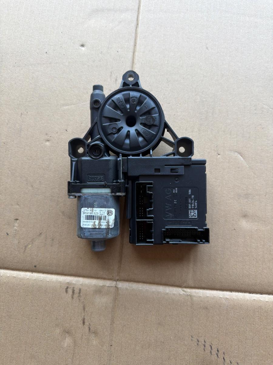 Motoras geam dreapta fata VOLKSWAGEN PASSAT 365 2010 - 2014 2.0 TDi BlueMotion CFFB 3C0959792C