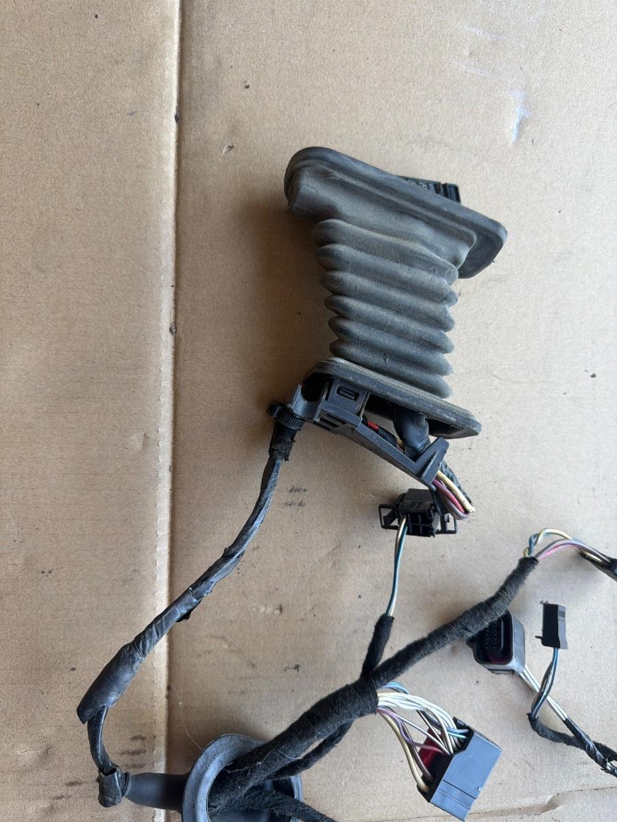 Cablaj portiera dreapta spate VOLKSWAGEN PASSAT 365 2010 - 2014 2.0 TDi BlueMotion CFFB 3AA971694DG