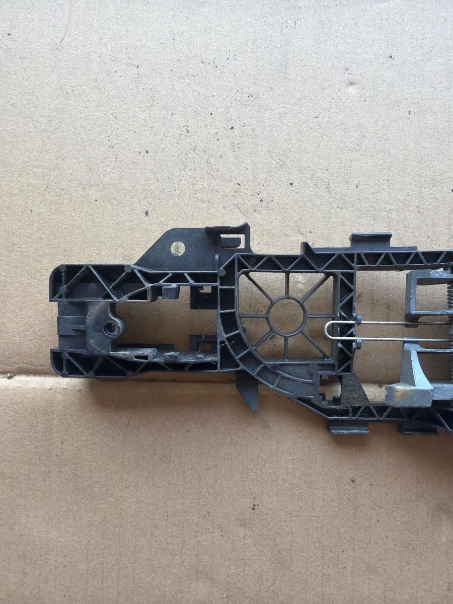 Suport maner exterior portiera dreapta fata VOLKSWAGEN PASSAT 365 2010 - 2014 2.0 TDi BlueMotion CFFB 3C0837886J