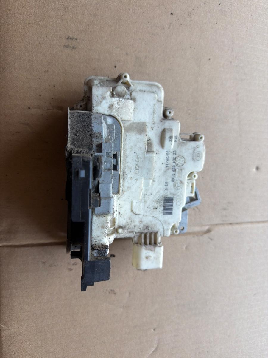 Broasca usa dreapta spate VOLKSWAGEN PASSAT 365 2010 - 2014 2.0 TDi BlueMotion CFFB 3C4839016B