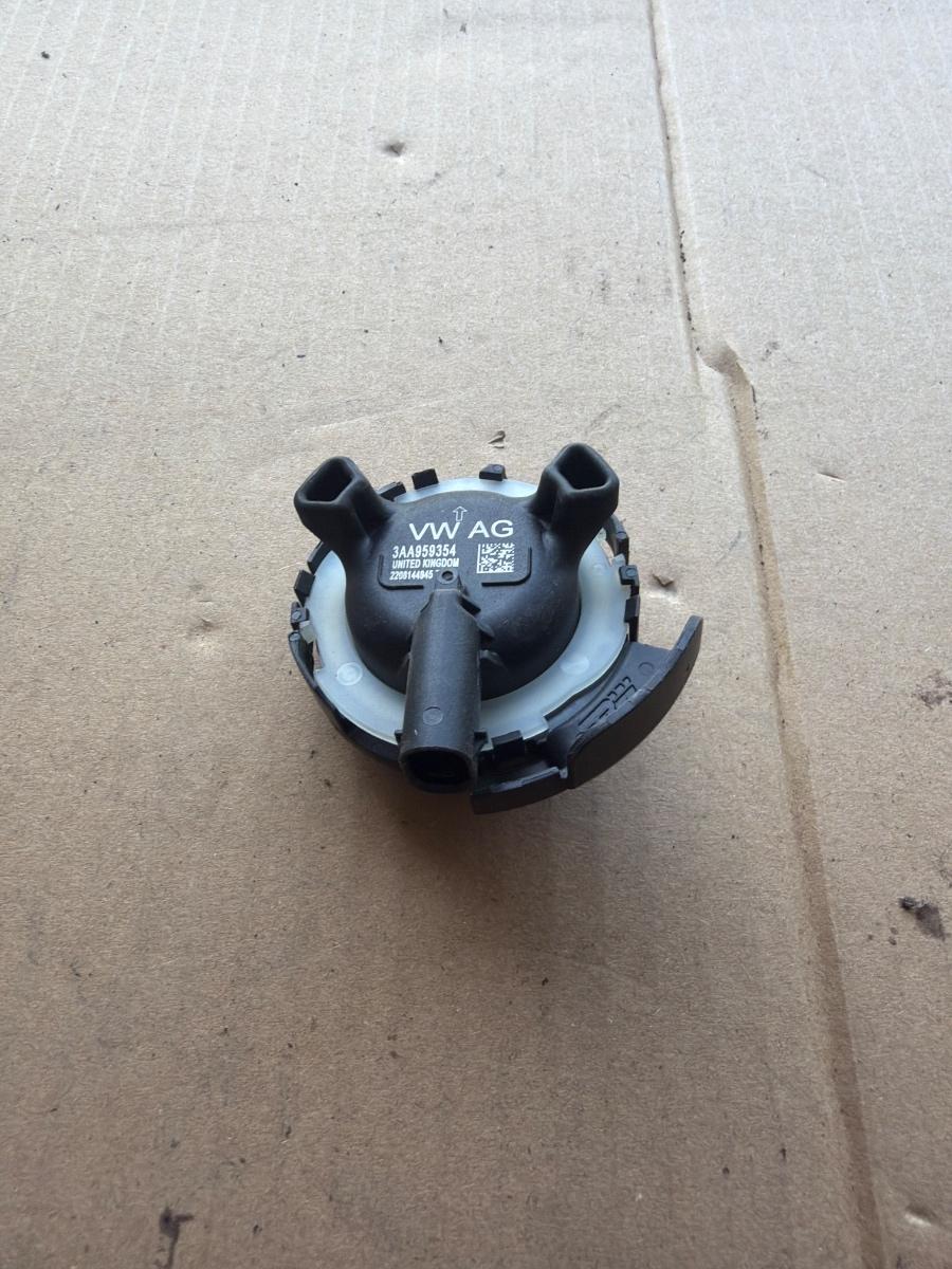 Senzor de impact airbag VOLKSWAGEN PASSAT 365 2010 - 2014 2.0 TDi BlueMotion CFFB 3AA959354