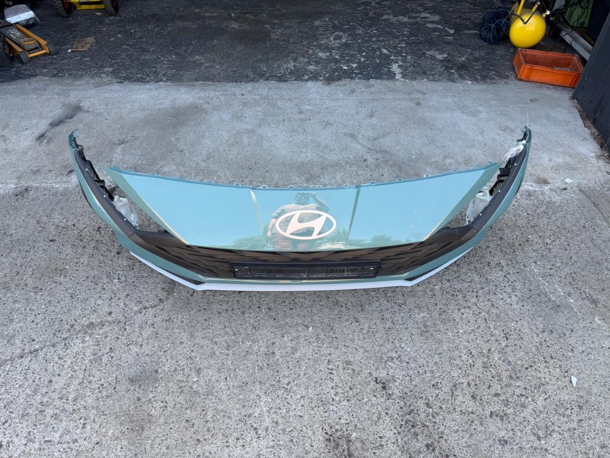 Bara fata completa cu grile proiectoare HYUNDAI i20 [ 2024 - 2026 ] Facelift
