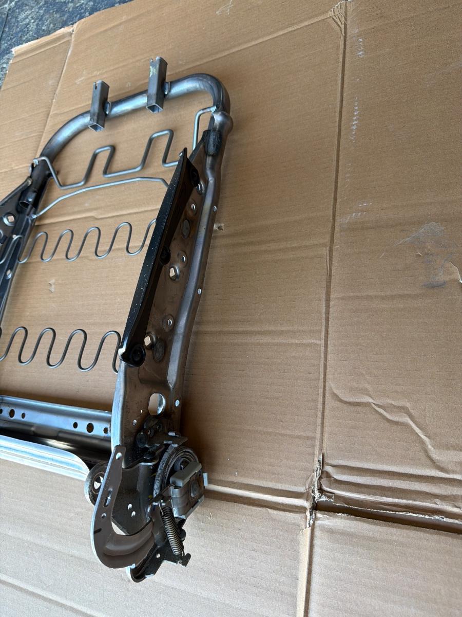 Baza consola scaun sofer stanga HYUNDAI i20 [ 2020 -> ] 88310-C8100BC3 88320C8100