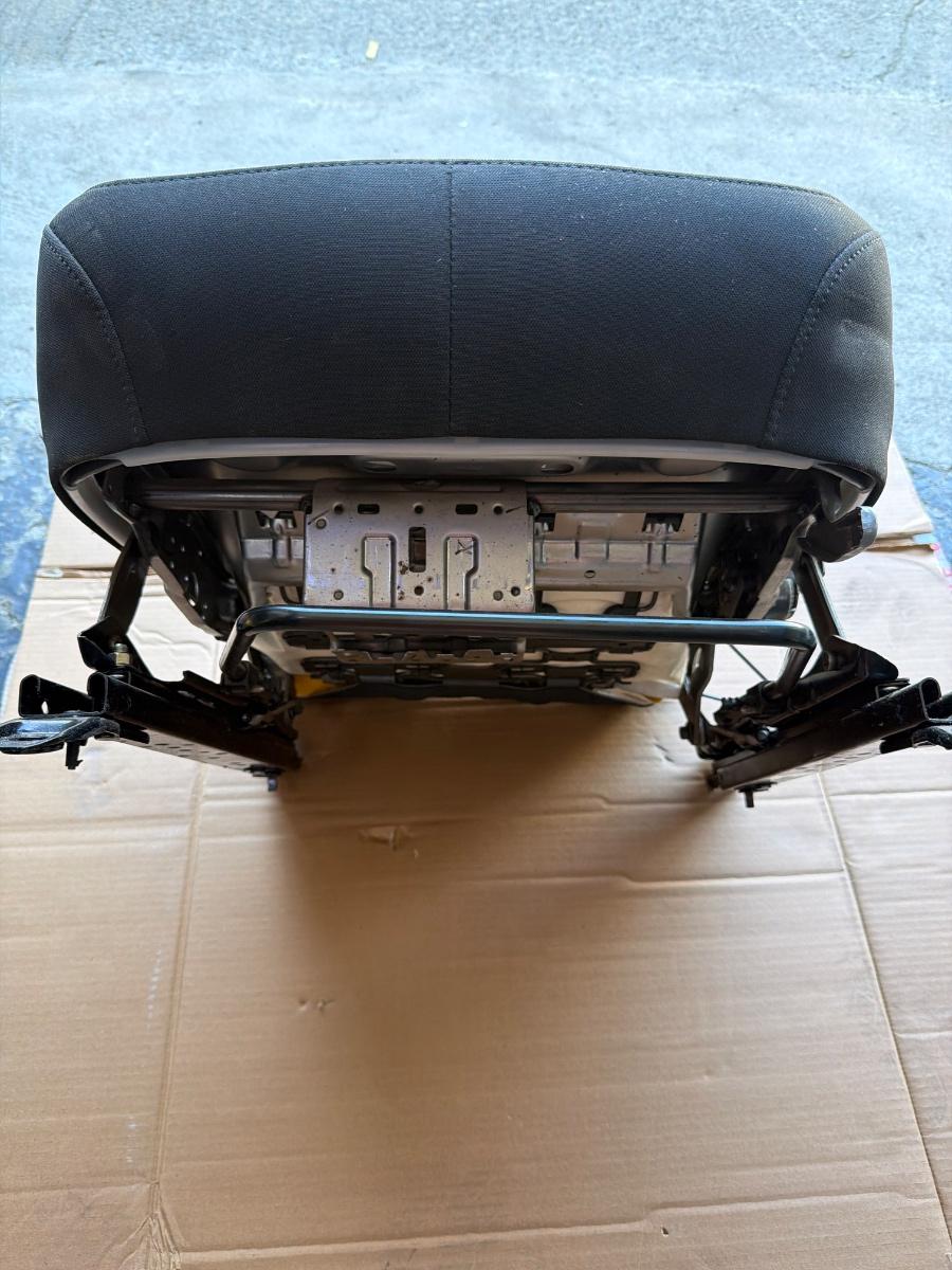 Baza consola scaun sofer stanga HYUNDAI i20 [ 2020 -> ] 88160Q0010B6T