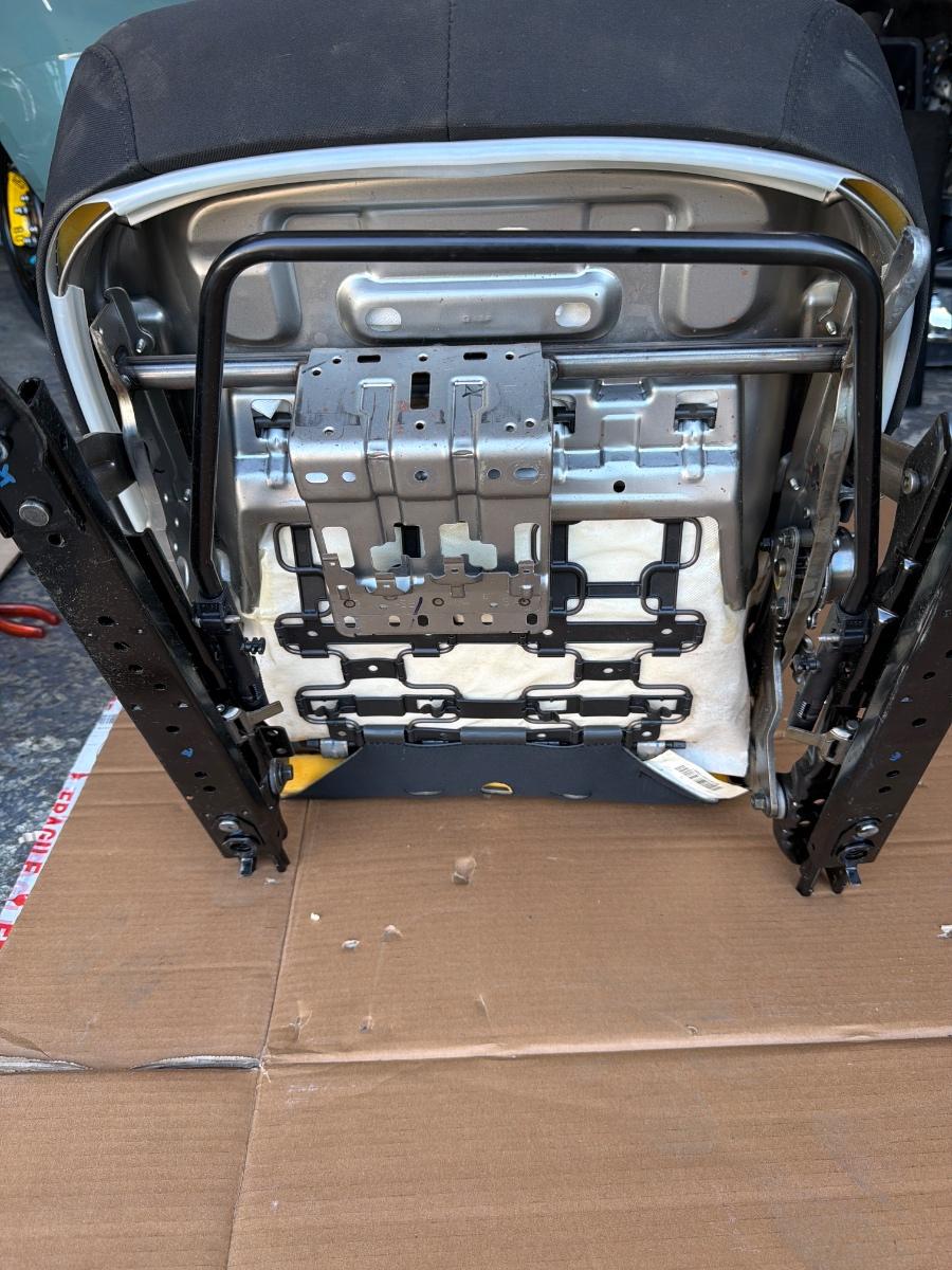 Baza consola scaun sofer stanga HYUNDAI i20 [ 2020 -> ] 88160Q0010B6T