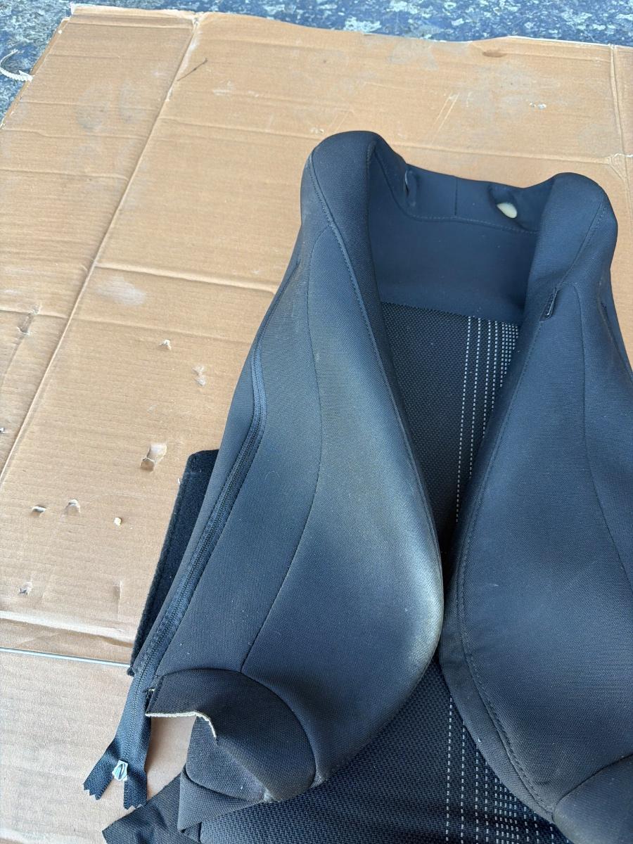 Husa consola scaun sofer stanga HYUNDAI i20 [ 2020 -> ] 88360-Q0030 B6T 88360Q0030B6T