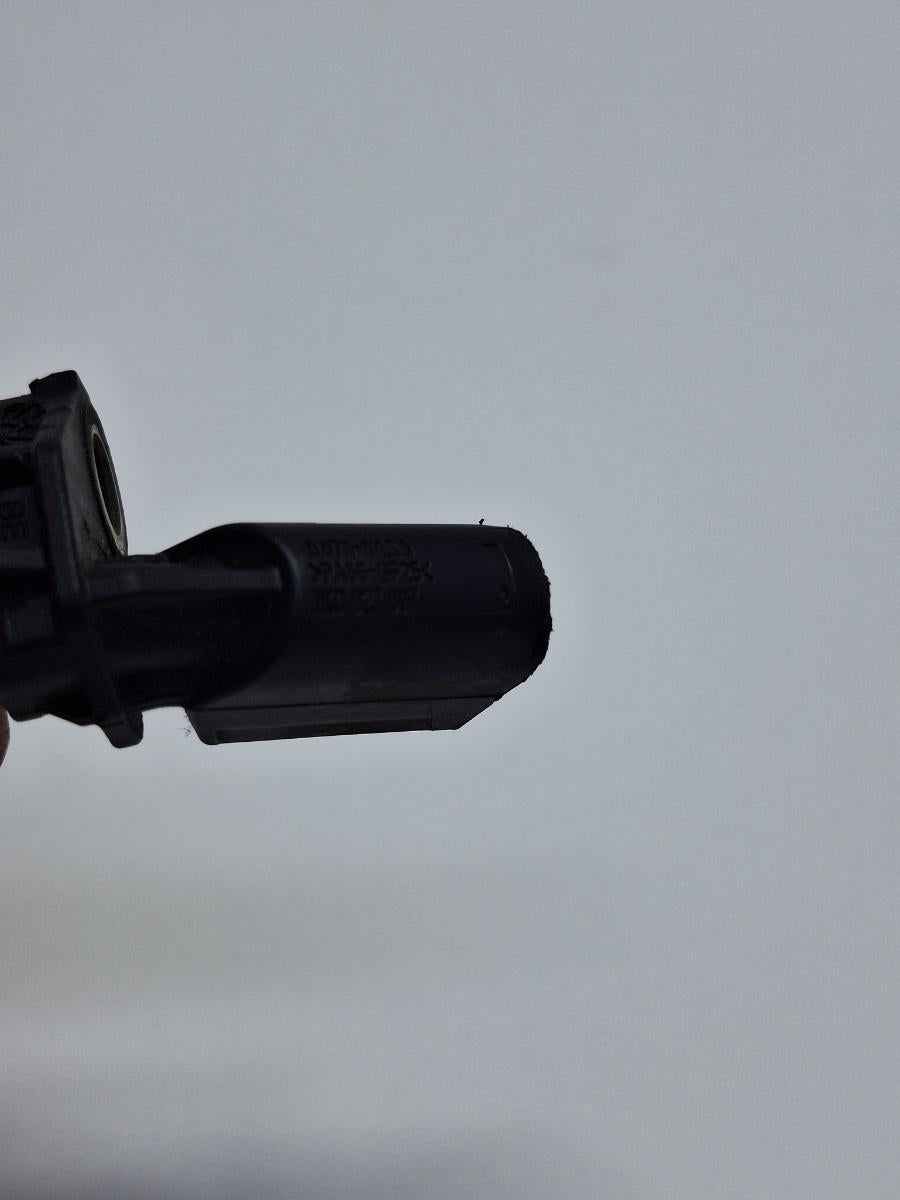 Senzor viteza roata frana ABS stanga spate VOLKSWAGEN GOLF V 1K1 2003 - 2009 1.9 TDI BKC, BLS, BXE 1K0927807