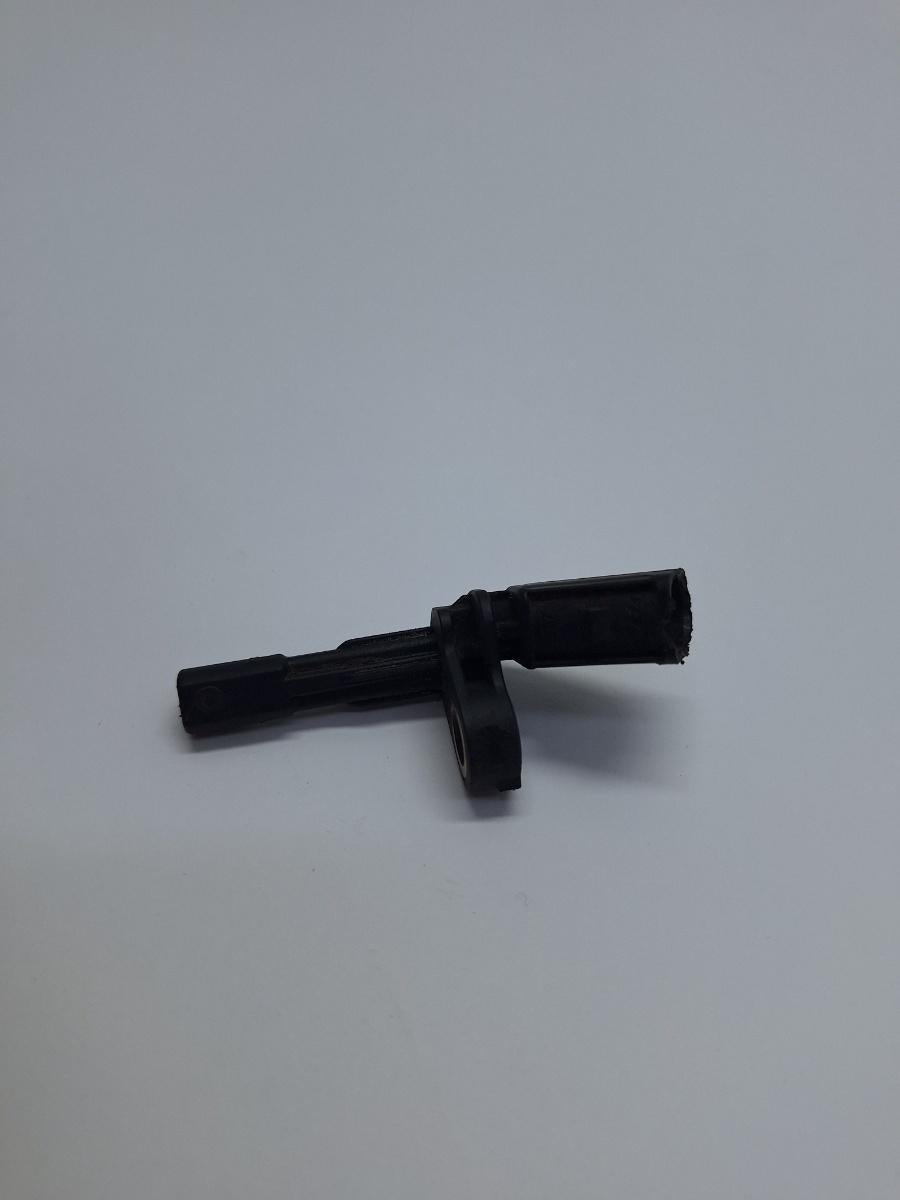 Senzor viteza roata frana ABS stanga spate VOLKSWAGEN GOLF V 1K1 2003 - 2009 1.9 TDI BKC, BLS, BXE 1K0927807