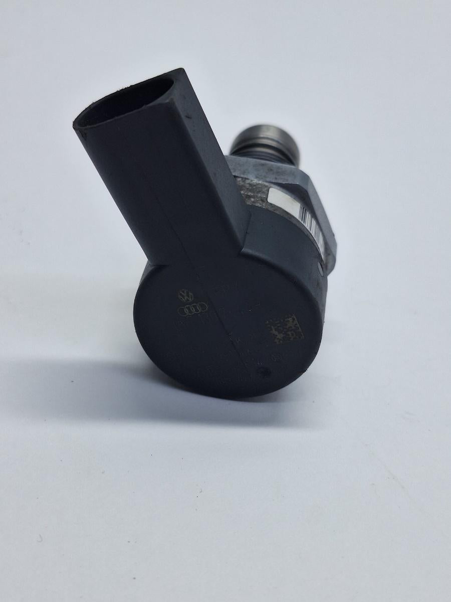 Regulator presiune combustibil VOLKSWAGEN PASSAT Variant 3G5 2014 -> 2.0 TDI CRLB, DBGA, DFGA, VOLKSWAGEN PASSAT 365 2010 - 2014 2.0 TDi BlueMotion CFFB BOSCH 0281006075 057130764AB