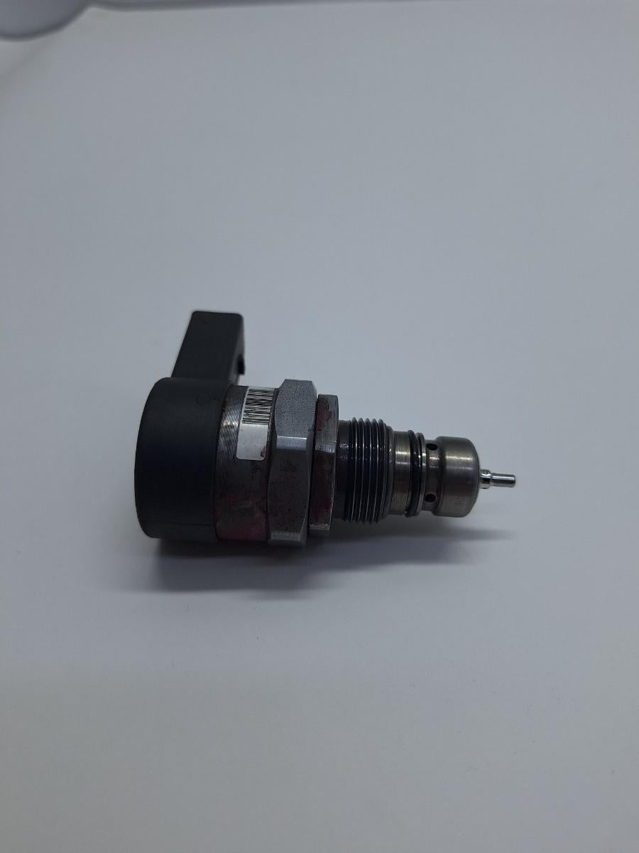 Regulator presiune combustibil VOLKSWAGEN PASSAT Variant 3G5 2014 -> 2.0 TDI CRLB, DBGA, DFGA, VOLKSWAGEN PASSAT 365 2010 - 2014 2.0 TDi BlueMotion CFFB BOSCH 0281006075 057130764AB