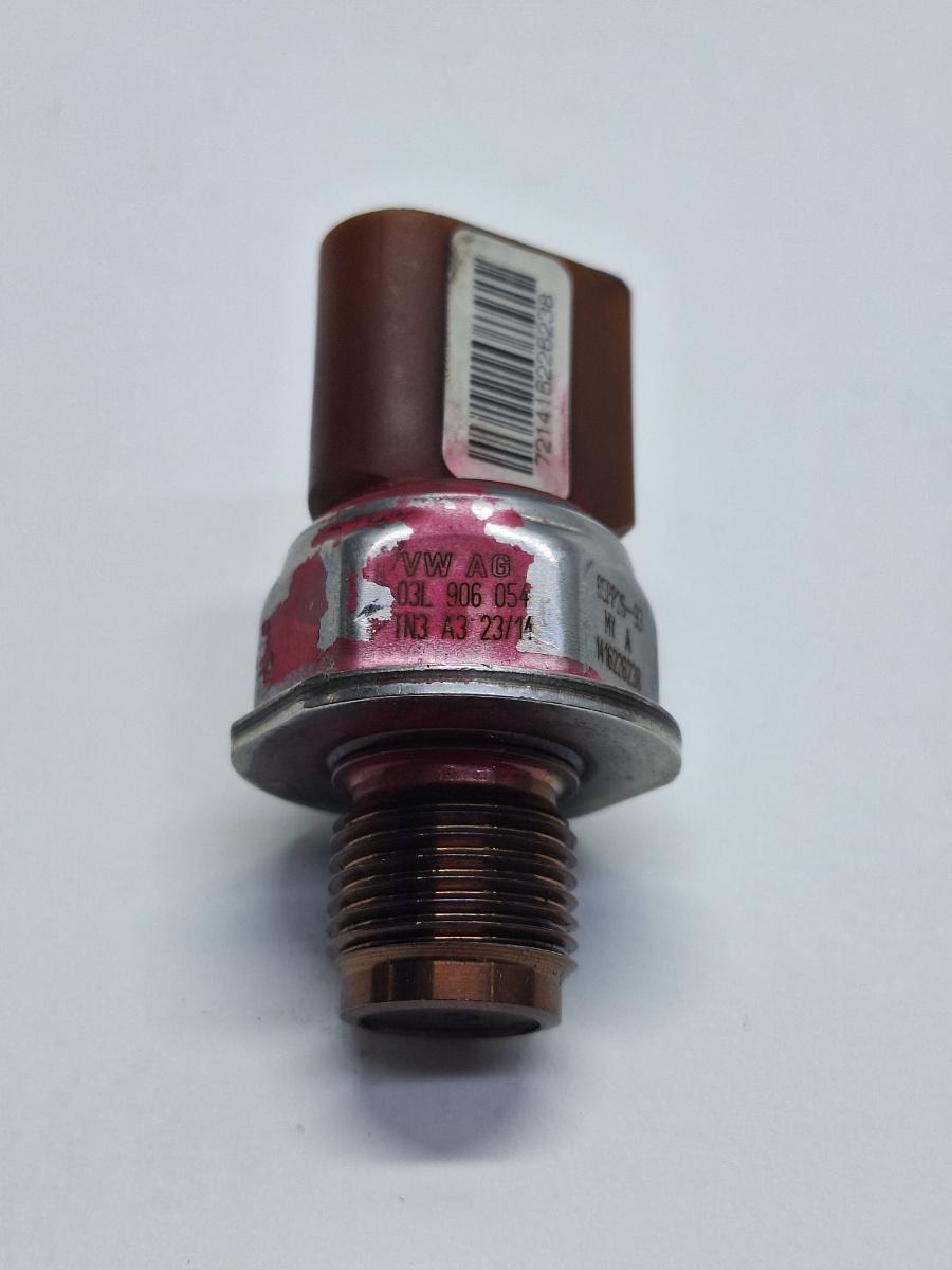 Senzor presiune combustibil VOLKSWAGEN PASSAT Variant 3G5 2014 -> 2.0 TDI CRLB, DBGA, DFGA, VOLKSWAGEN PASSAT 365 2010 - 2014 2.0 TDi BlueMotion CFFB 03L906054