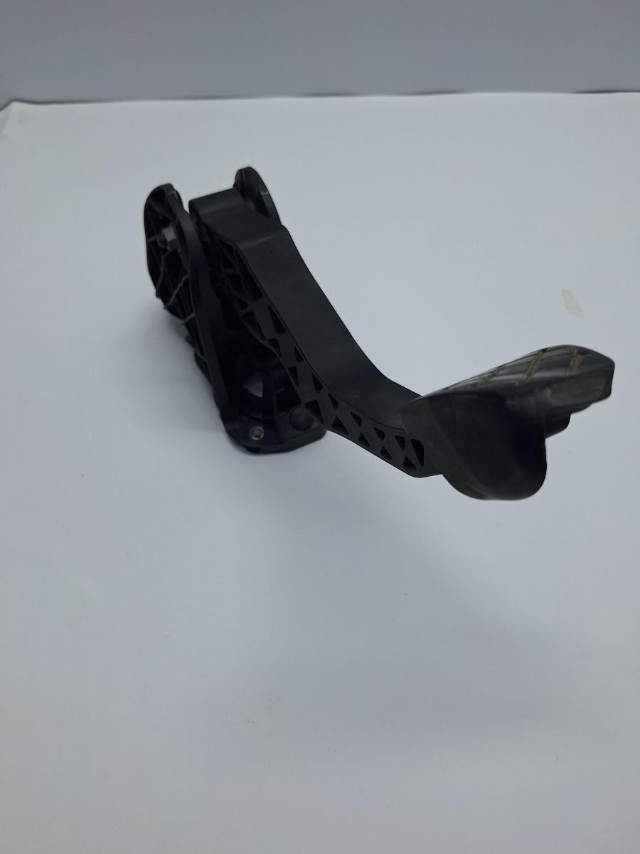 Pedala de ambreiaj VOLKSWAGEN CADDY IV Estate SAB, SAJ 2015 -> 2.0 TDI CUUD, DFSD 1K1721059ET