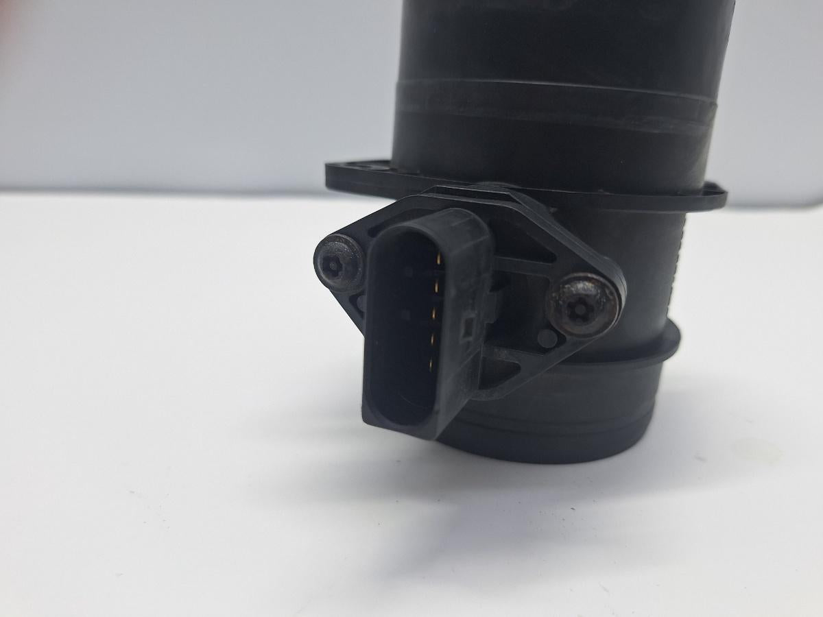 Debitmetru VOLKSWAGEN PASSAT Variant 3C5 2005 - 2011 2.0 TDI 16V BKP, CBAB BOSCH 0281002461 074906461B