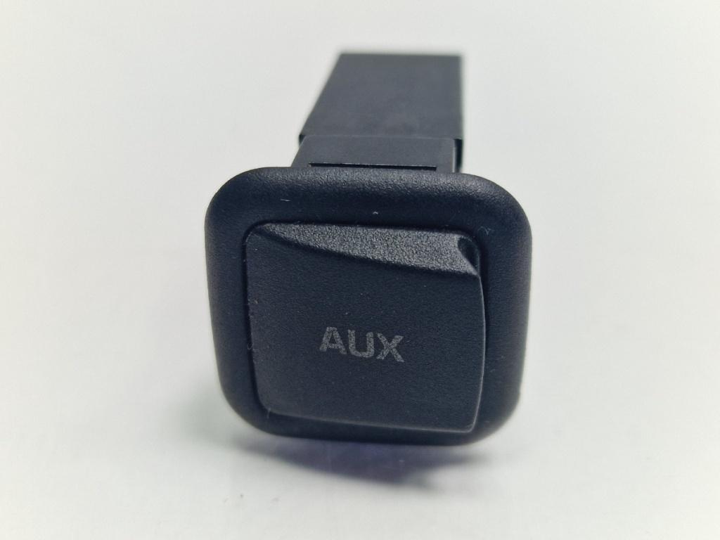 Conector priza AUX SKODA FABIA Combi 545 2007 - 2014 1.2 TDI CFWA, SKODA FABIA II 542 2006 - 2014 1.2 BBM, CHFA VAG 5J0035475