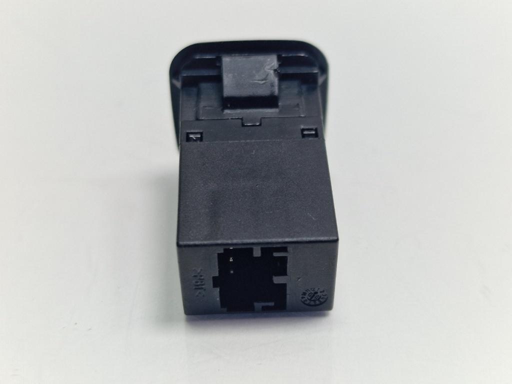 Conector priza AUX SKODA FABIA Combi 545 2007 - 2014 1.2 TDI CFWA, SKODA FABIA II 542 2006 - 2014 1.2 BBM, CHFA VAG 5J0035475