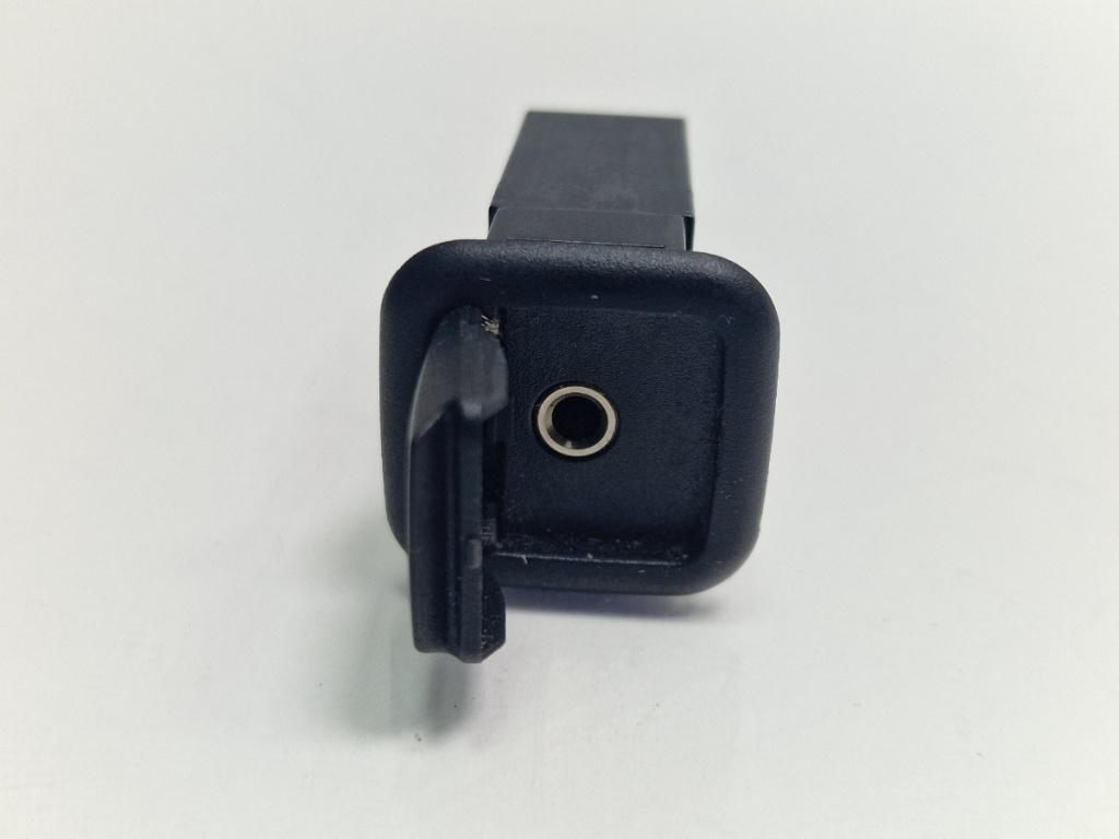 Conector priza AUX SKODA FABIA Combi 545 2007 - 2014 1.2 TDI CFWA, SKODA FABIA II 542 2006 - 2014 1.2 BBM, CHFA VAG 5J0035475