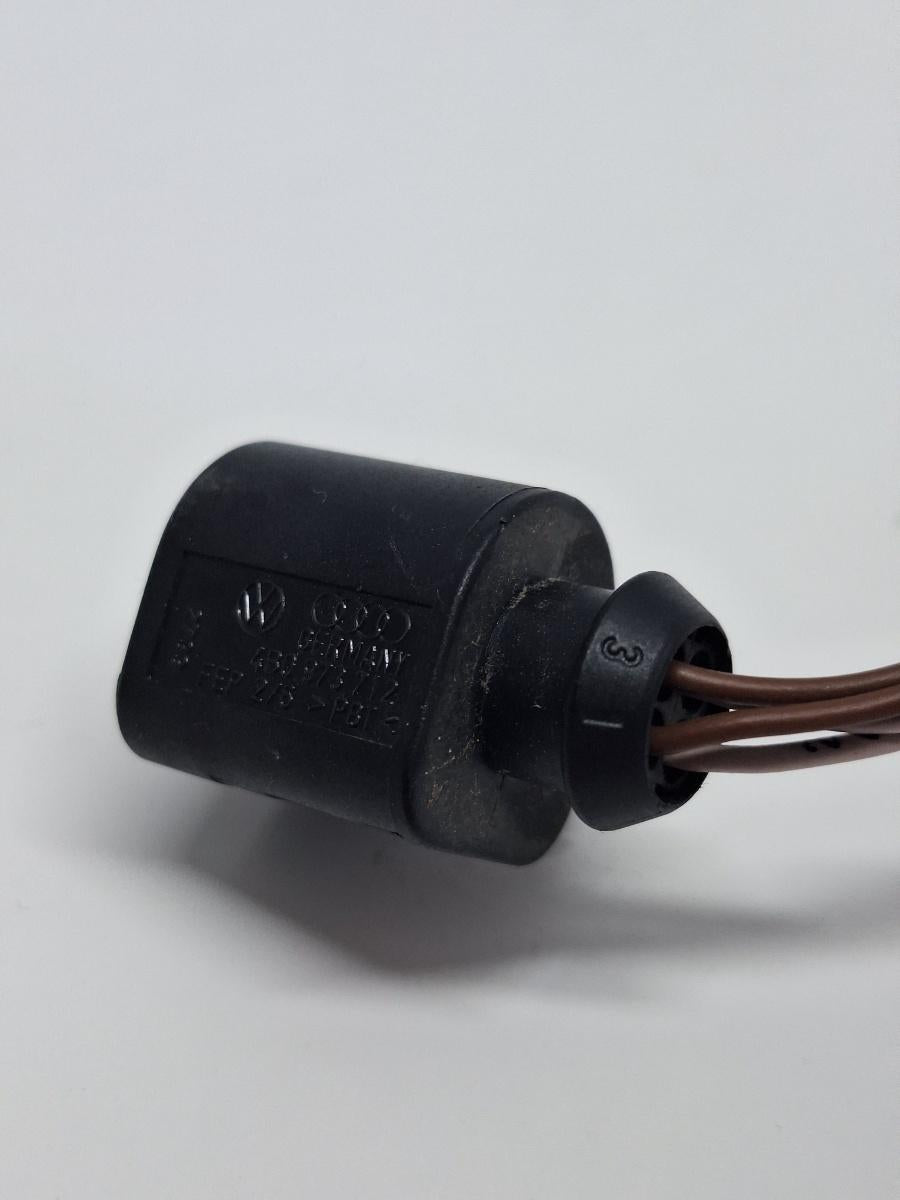 Mufa conector VOLKSWAGEN PASSAT 3B3 2000 - 2005 1.9 TDI AVF, AWX 4B0973712