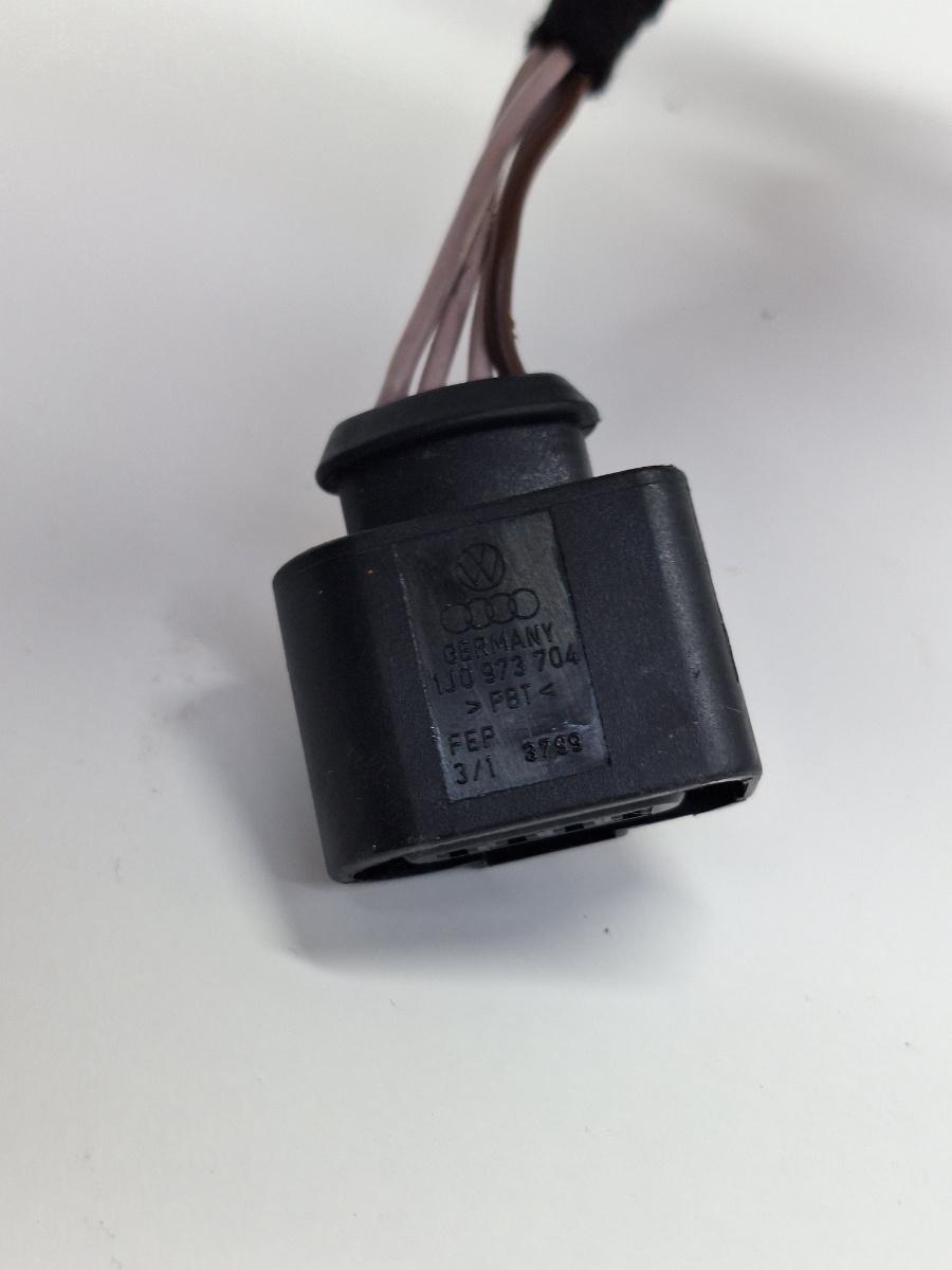 Mufa conector VOLKSWAGEN GOLF PLUS 5M1, 521 2004 - 2013 2.0 TDI BMM 1J0973704