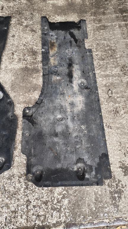 SCUT STANGA/DREAPTA BMW E87 E81 E82 Seria 1 51757059389 7059389 51757059390 7059390
