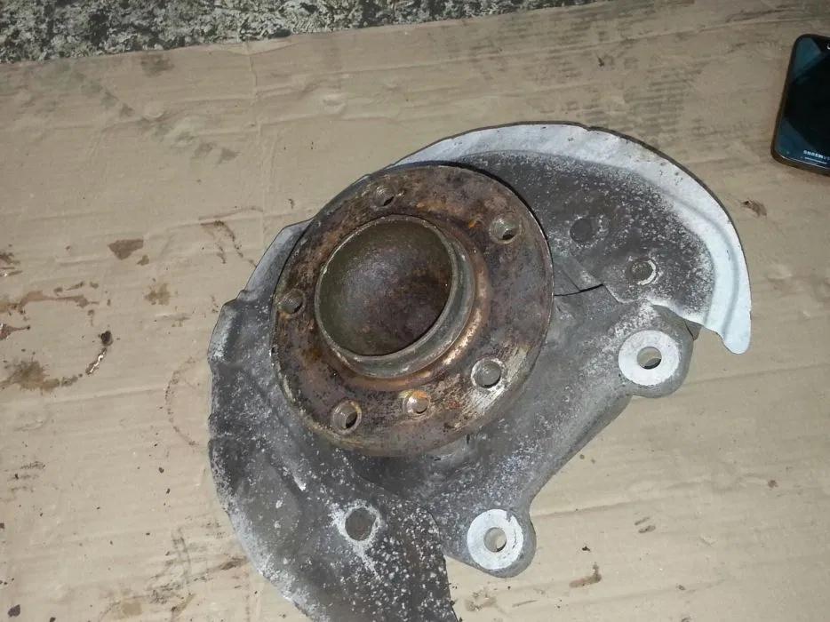 Fuzeta stanga fata bmw seria 3 e90/seria 1 e87