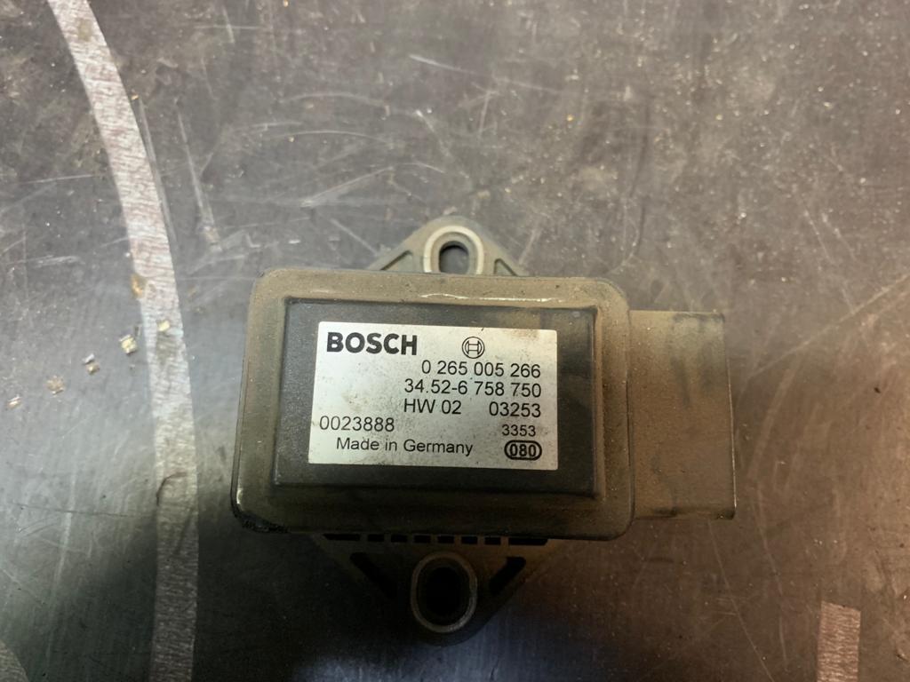Senzor acceleratie bmw e60 34.52-6758750 0265005226