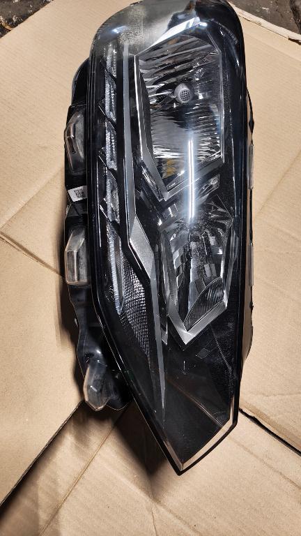FAR DREAPTA GOLF SPORTSVAN 517941006D 90111502 A046439 BL3702BV17R CU DEFECT
