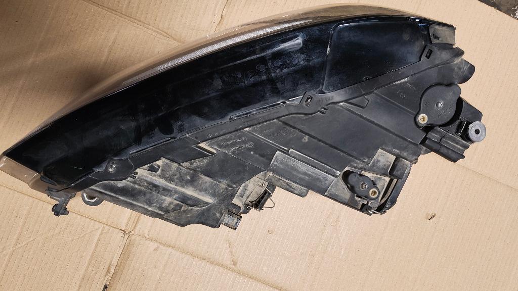 FAR DREAPTA GOLF SPORTSVAN 517941006D 90111502 A046439 BL3702BV17R CU DEFECT