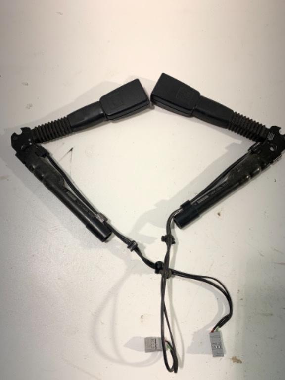 Capsa centura scaun stanga+dreapta bmw e90 e91 seria 3