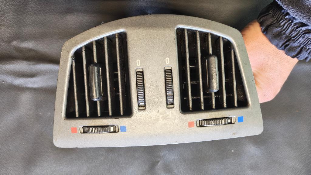 Grila ventilatie spate bmw e65 seria 7 64227002395 7002395 8385257 141218
