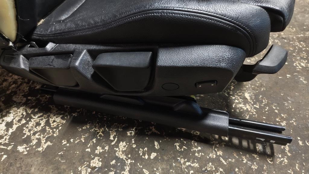SCAUN PASAGER BMW F30 F31 F34 SERIA 3 CU DEFECT PIELE RECARO
